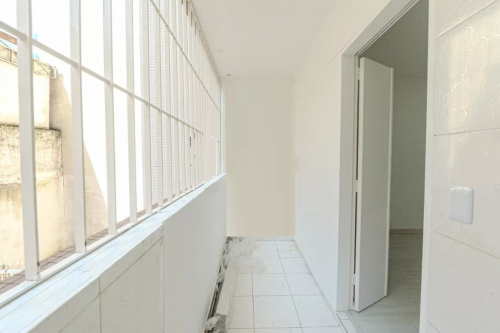 Apartamento Amplo com um dormitório com  elevador sem garagem na Rua Frei Caneca na Consolação. 738295