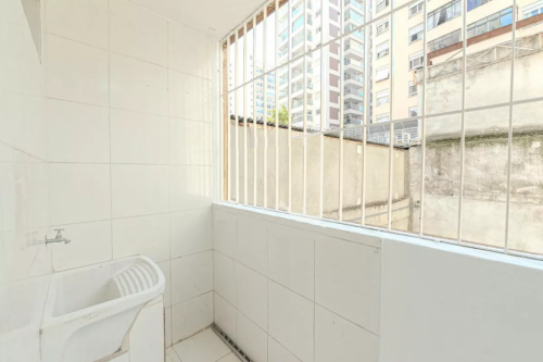 Apartamento Amplo com um dormitório com  elevador sem garagem na Rua Frei Caneca na Consolação. 738296