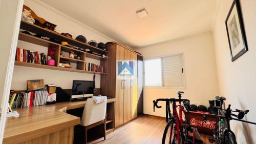 Apartamento de 100m² 03 quartos 01 suíte elevador sacada mobiliado bairro Mogilar 724413