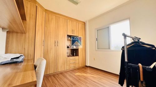 Apartamento de 100m² 03 quartos 01 suíte elevador sacada mobiliado bairro Mogilar 724414