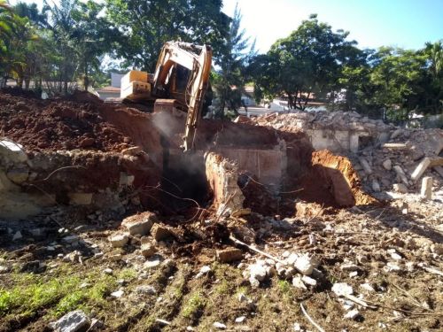 Demolição de prédios em Alto de Pinheiros 701115