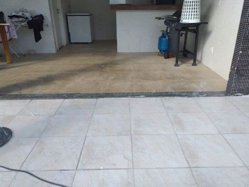 Lavagem revitalização e Limpeza de Pisos 621048