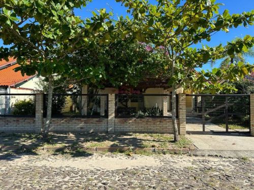 Linda casa de praia em alvenaria localizado em Balneário Gaivotasc 721092