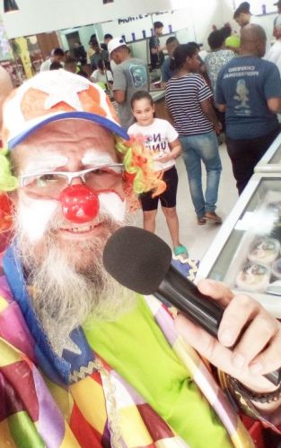 locutor para supermercado  lojas ação porta de loja  725194