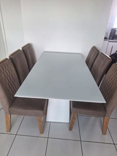 Mesa De Jantar Quadrada Em Tampo Com Vidro- 6 Lugares - Semi-nova 738544