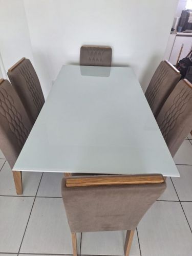 Mesa De Jantar Quadrada Em Tampo Com Vidro- 6 Lugares - Semi-nova 738548