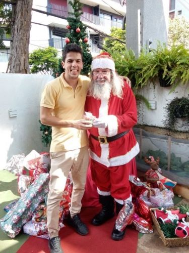  locutor fantasiado de papai Noel lojas  peças e acessórios para motos  loja de carros   725173