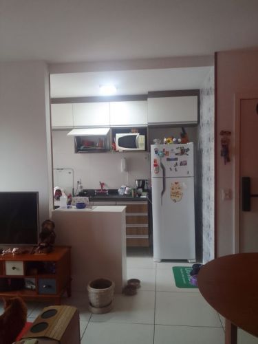 Vendo lindo e aconchegante apartamento excelente localização com varanda e sol da manhã. Aceitamos financiamneto. Rua São Braz. 730728